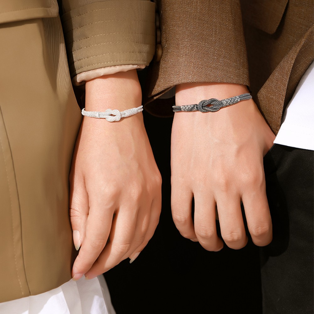 Buy TOTWOOLong Distance Touch Bracelets for Couples, Vibration & Light up  for Love Couples Bracelets | Long Distance Relationship Gifts for  Girlfriend Bluetooth Pairing Jewelry Online at desertcartINDIA
