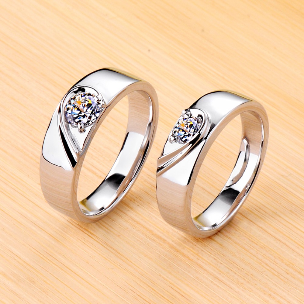nog een keer Eenheid Zonder hoofd Engravable Matching Heart Moissanite Couple Wedding Rings In Silver