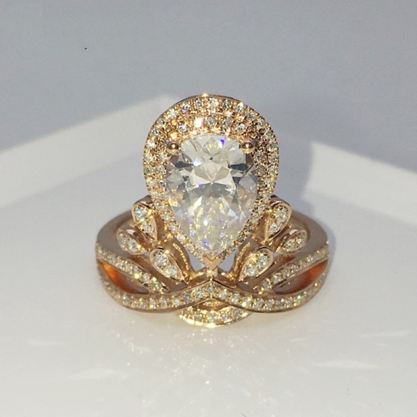 Oval Cut 1 Carat Crown Moissanite Rings In 18K Gold Yellow White Optional